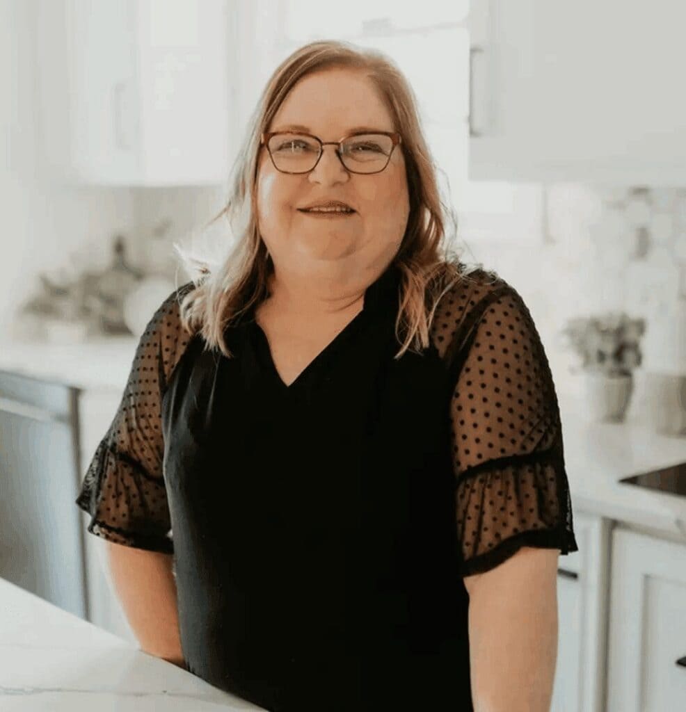 Woman standing in a modern kitchen.